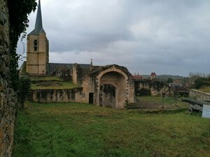 Vieux Château de Moulins-Engilbert 